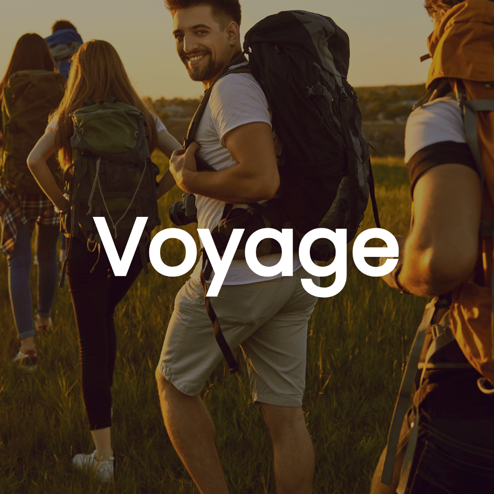 Groupe de jeunes en voyage